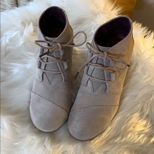 TOMS Desert Taupe Suede wedge heel boot size 8.5